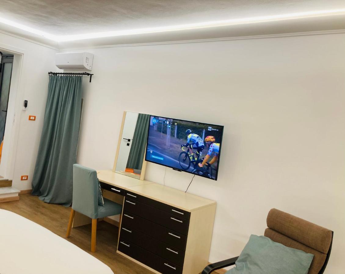 Lavica Di Mezzo Apartments Catania Bagian luar foto