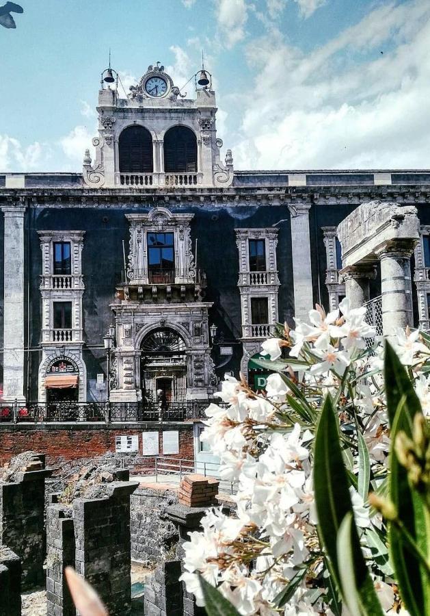 Lavica Di Mezzo Apartments Catania Bagian luar foto