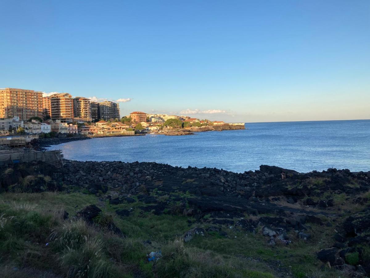 Lavica Di Mezzo Apartments Catania Bagian luar foto