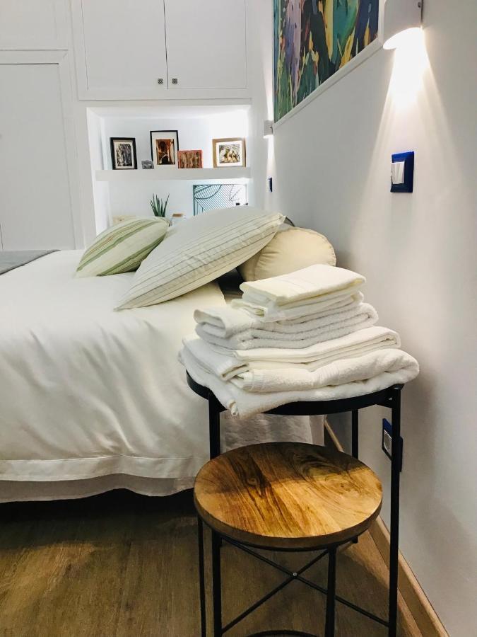 Lavica Di Mezzo Apartments Catania Bagian luar foto