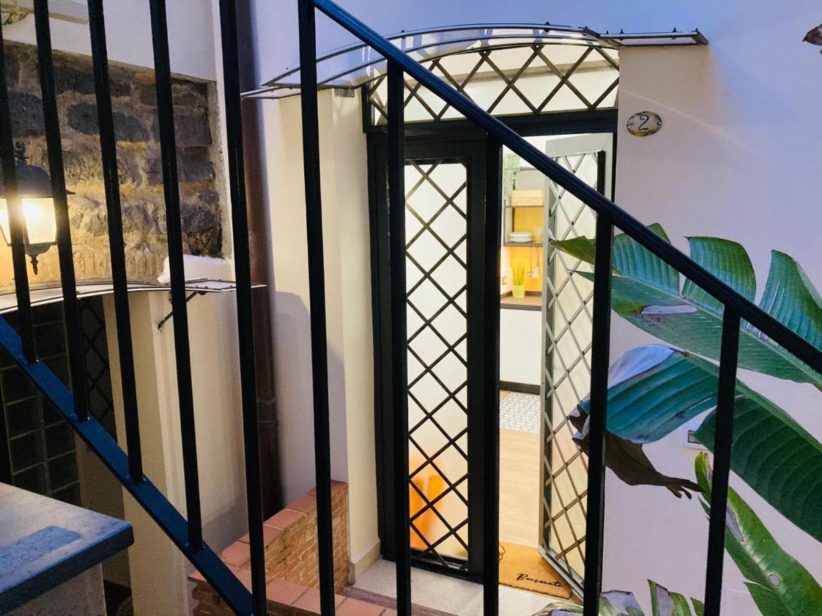 Lavica Di Mezzo Apartments Catania Bagian luar foto