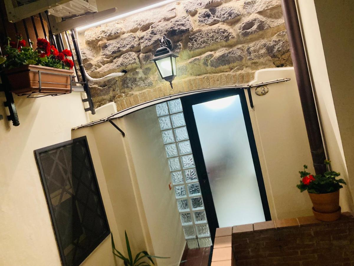 Lavica Di Mezzo Apartments Catania Bagian luar foto