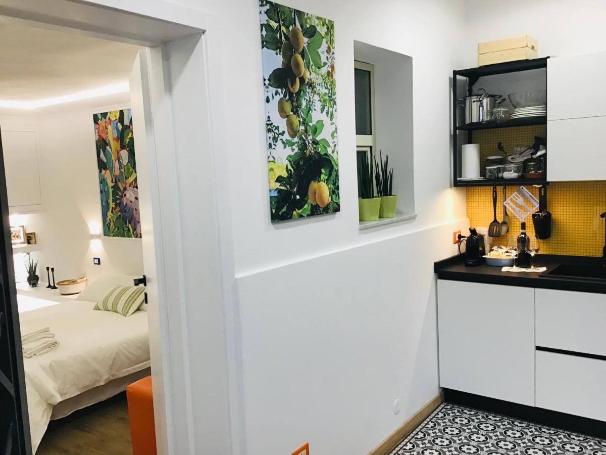 Lavica Di Mezzo Apartments Catania Bagian luar foto